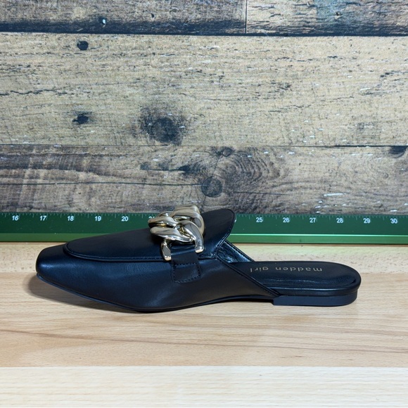 NEW Madden Girl Black Loafers with Gold Chain Detail - Picture 5 of 9